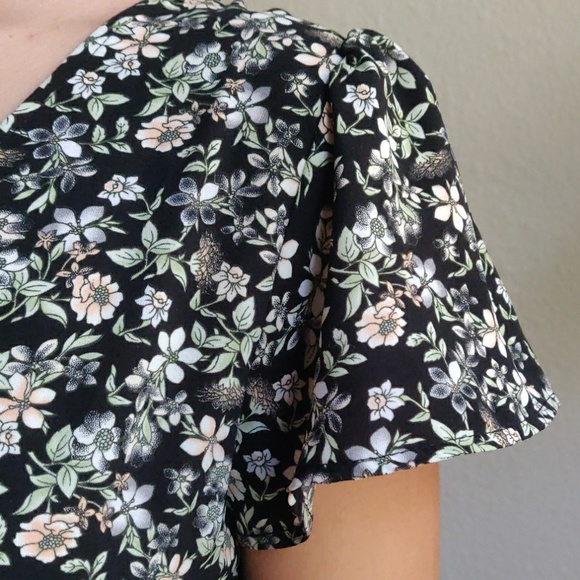 ✨ 3/$20 Floral Romper from LA Hearts - Picture 4 of 4